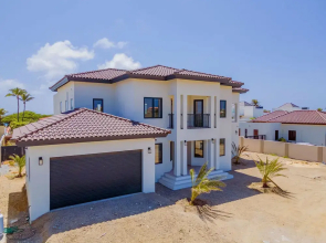 NEW Walk 2 Beach - 5BR Bonusroom w Pool Office