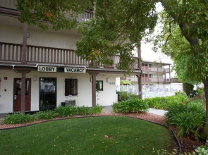 EZ 8 Motel South Bay