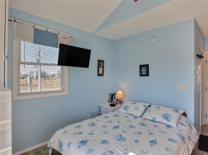 29 Cabana Anna Studio Bedroom Condo by RedAwning