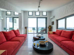 Icarus Luxury Beachfront Villa