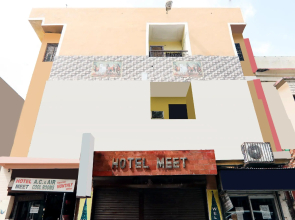 OYO 82473 Hotel Meet