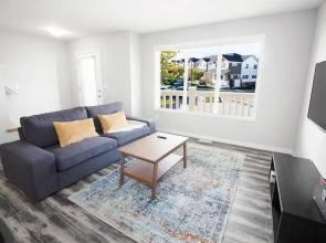 Luxurious 2 Bedroom Townhouse in South Winnipeg