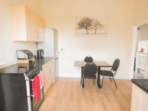 Three Bedroom Apartment Next To Pub