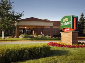 Courtyard by Marriott Milwaukee Brookfield