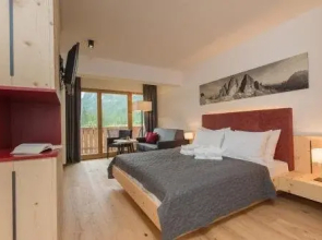 Hotel Dolomitenhof & Chalet Alte Post