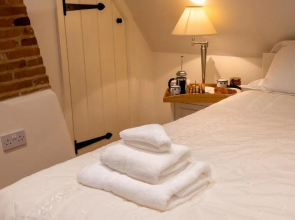 Thatch Cottage - luxury Norfolk Hideaway