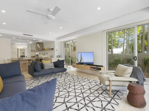 First Class Luxurious Apartment On Noosa River Unit 1 Wai Cocos 215 Gympie Terrace