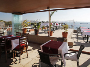 Spinel Hotel - Old City