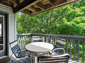Ron's Retreat Stay for 6 With Resort Amenities