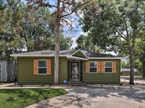 Stylish Home - Walk to Texas Tech University!