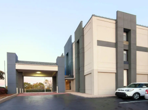 Holiday Inn Express & Suites Nashville I-40 & I- 24