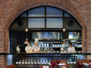 Hotel Stripes Kuala Lumpur, Autograph Collection