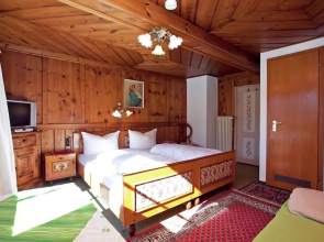 Pretty Holiday Home in Uderns near Ski Area