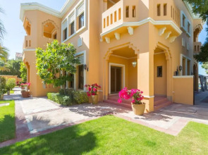 Prvt Pool Beach in Luxury Palm Jumeirah Villa