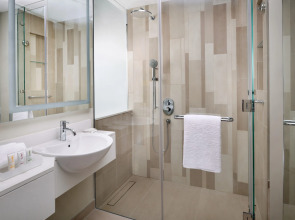 Отель Holiday Inn & Suites Dubai Festival City an IHG