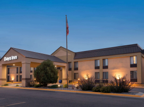 Days Inn by Wyndham Fargo/West Acres