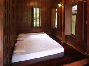 Ruan Amphawa(เรือน อัมพวา)