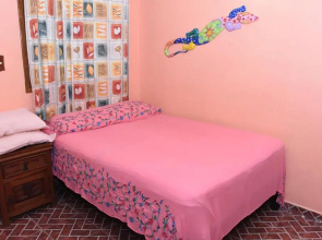 Room in B&B - Cancun Guest House 1