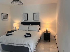Sunset Cottage - Sleeps 6 - Parking - Garden