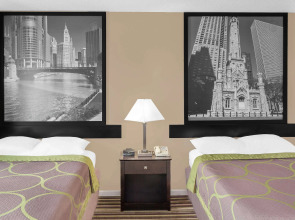 Super 8 by Wyndham Morton Grove/Chicago