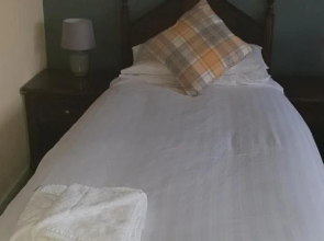 Queensberry Arms Hotel