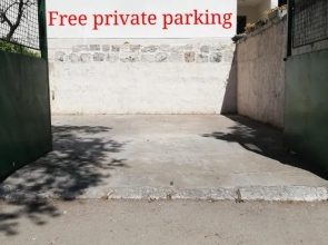 IBIS Your Cosy Oasis With Private Parking and Patio