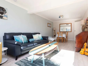 Seaside Retreat - Five Minutes to Beach Village