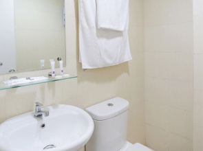 Triangle Apartelle by OYO Rooms