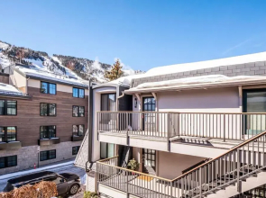 Chateau Dumont Unit 11