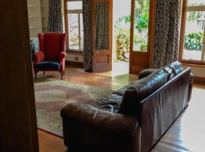 Secret Palace - Large 5 bedroom Family Home
