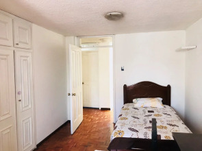 Blue Door Housing Modern Quito - Hostel