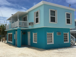 Captain Pips Marina & Hideaway