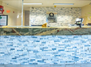 Quality Inn & Suites Woodstock near Lake Geneva