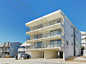Comfy W/ Balcony & Views -- 200 To Beach! 3 Bedroom Condo