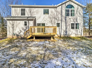 3 Mi to Kalahari: Pocono Summit Home w/ Pool Table