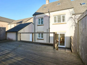 Host Stay Snowdrop Crescent II