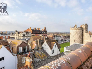 Castle Properties: The Sovereign 5 Bed Town House