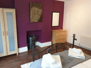 South Shield's Hidden Gem Garnet 3 Bedroom Apartment sleeps 6 Guests