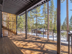 Truckee Container House by Sierra Getaways