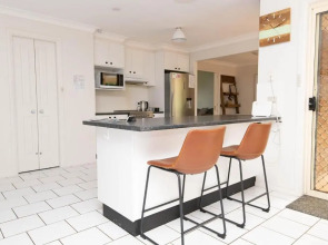 The Valerie Gardens Homely & Cosy Sleeps 11