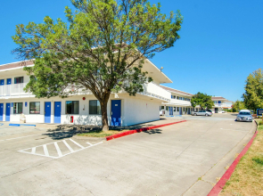 Motel 6 Redding, CA - North