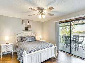 Lakefront Osage Beach Condo w/ Balcony & Pool