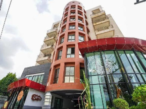 Boutique Poo-Yai Lee