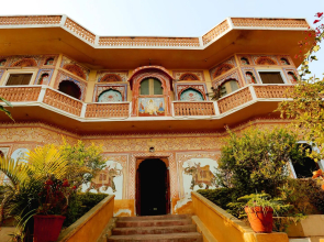 Aapno Heritage Hotel