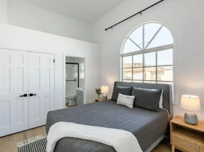 2 Blk From The Beach! Centrally Located Cozy Home! 1 Bedroom Home by RedAwning