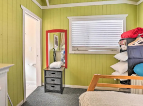 Cheerful Cabin Near Hiking & Big Bear Lake!