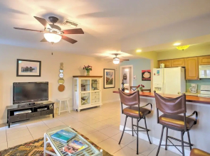 1 Mi to Beach Access: Naples Home w/ Lanai