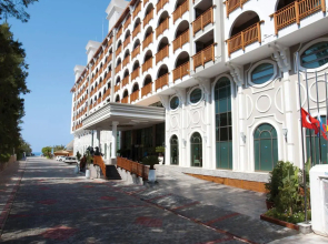 Quattro Beach Spa & Resort Hotel