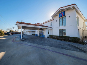 Motel 6 Grand Prairie, TX - Interstate 30