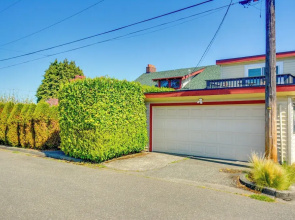 Chic Port Angeles Home w/ Oceanfront Balcony!